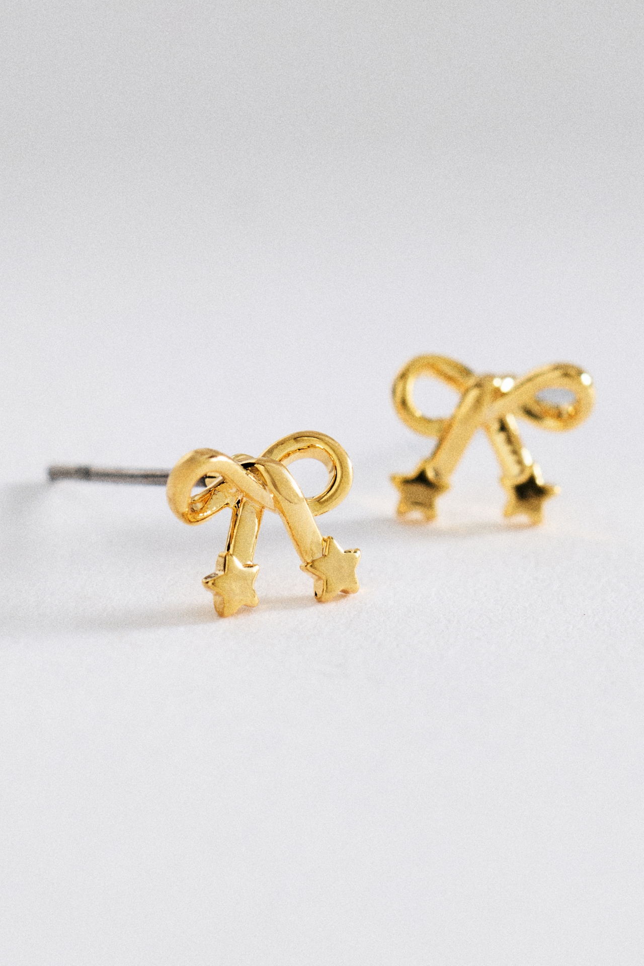 Heart Icon Stud Earrings