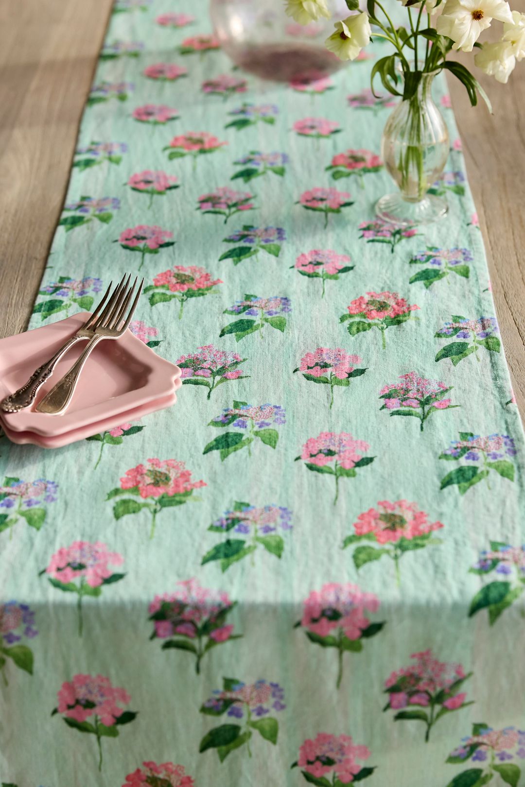 Hydrangea Sage Linen Runner - Light Green, One Size