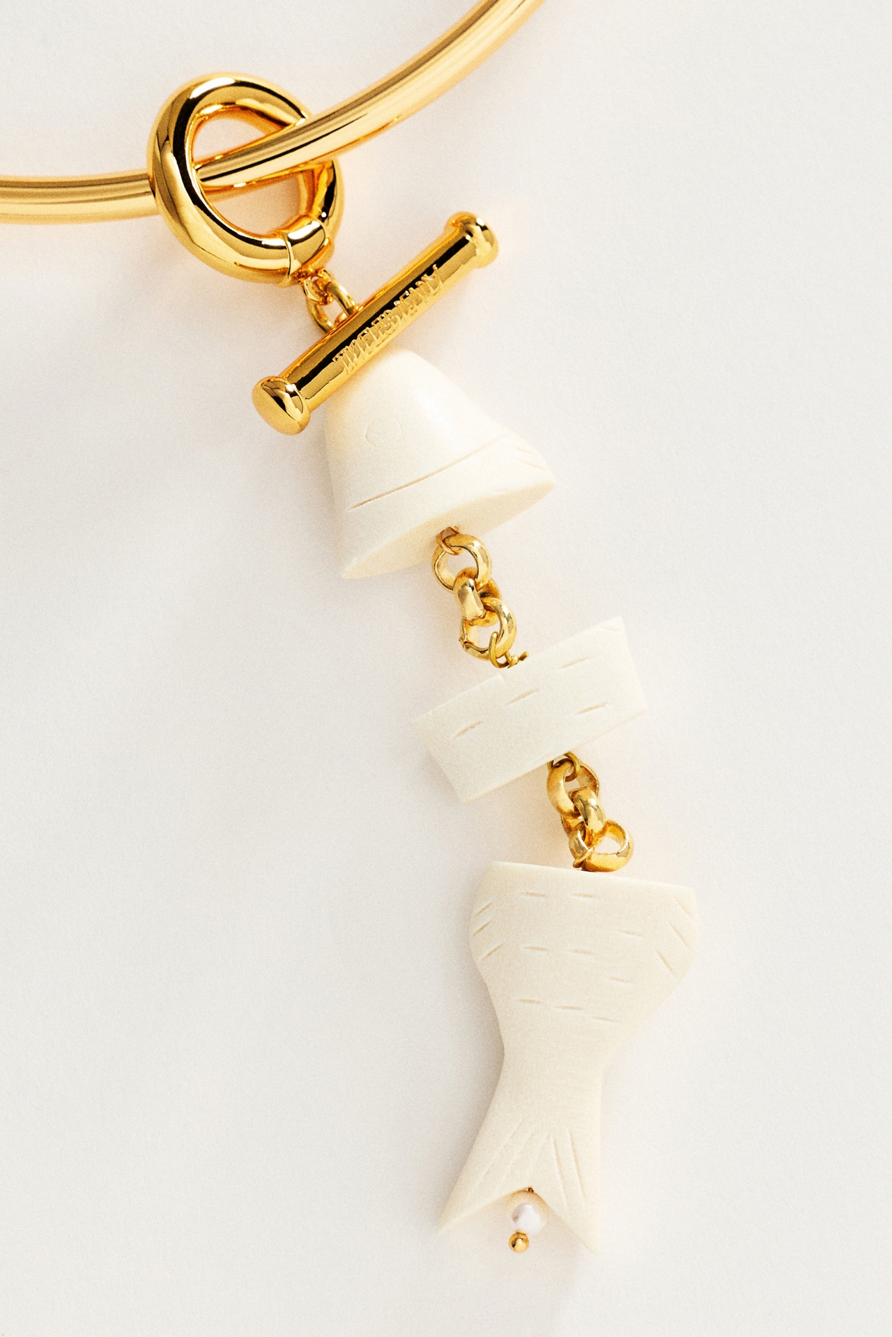 Timeless Pearly Fish Pendant Choker Necklace