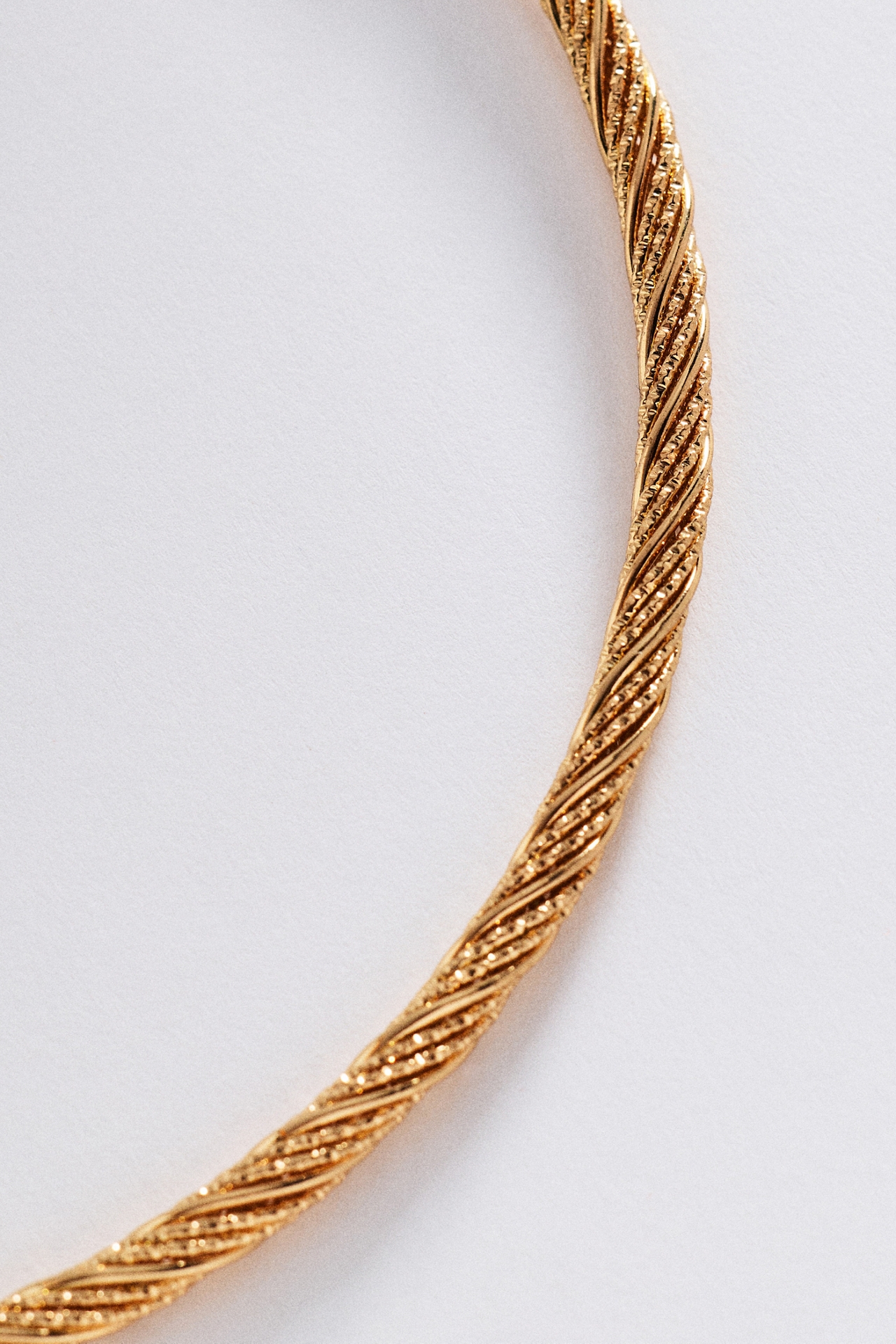 Twisted Delicate Collar Necklace