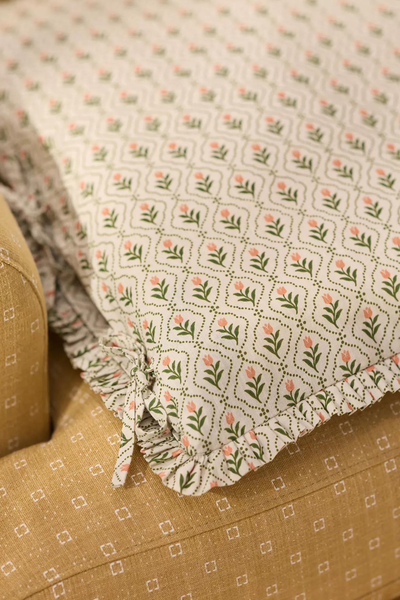 Cotton Printed Ruffle Sofa Topper - thumbnail 2