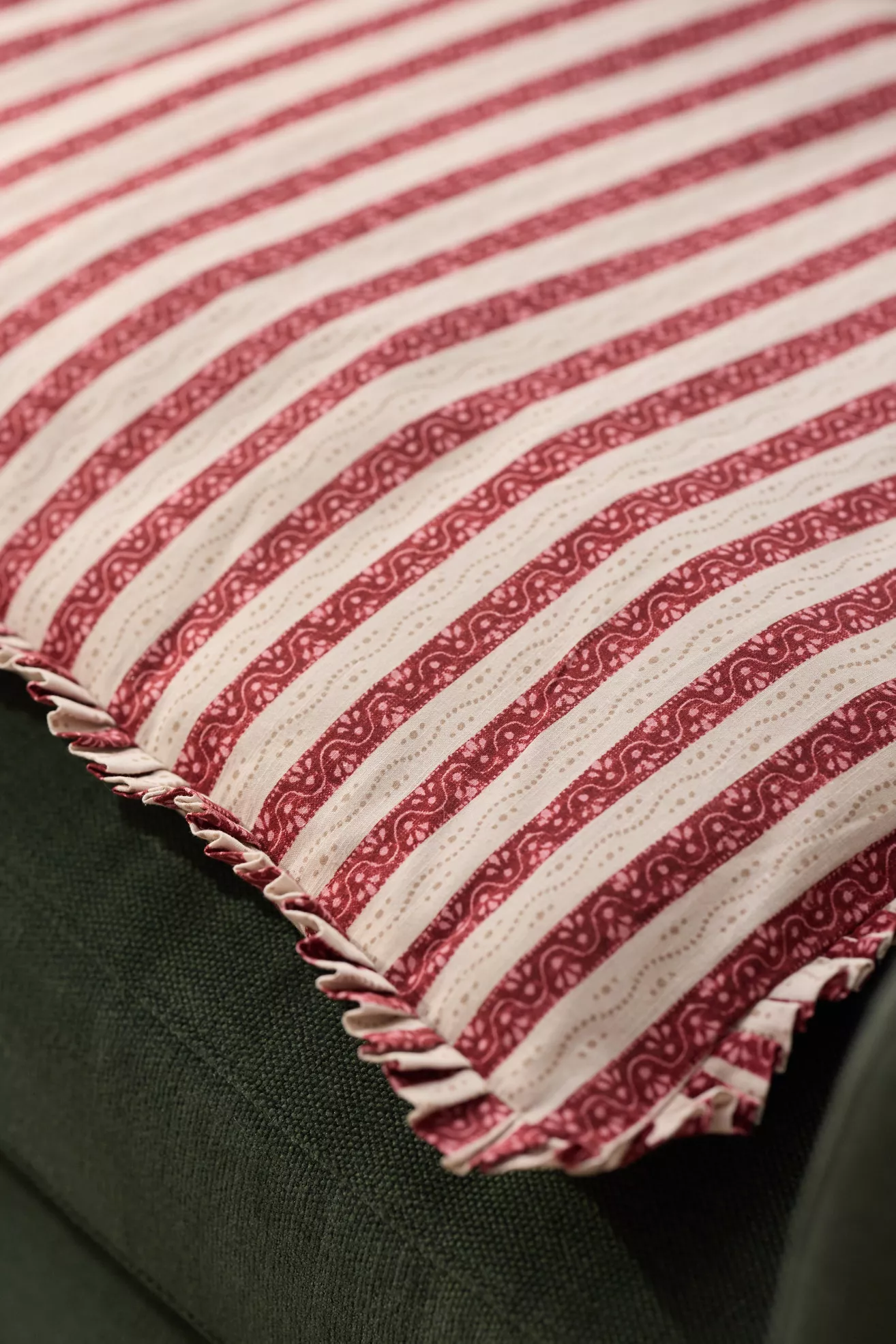 Cotton Printed Ruffle Sofa Topper - thumbnail 8