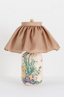Bernadette Keramik-Tischlampe mit geschnitztem Design und Stoffschirm
