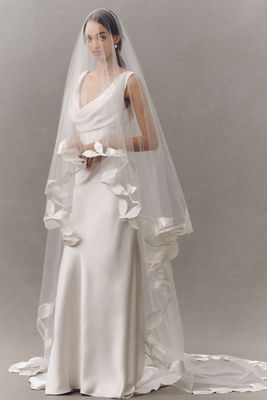 Enaura Large Petal Cathedral Veil
