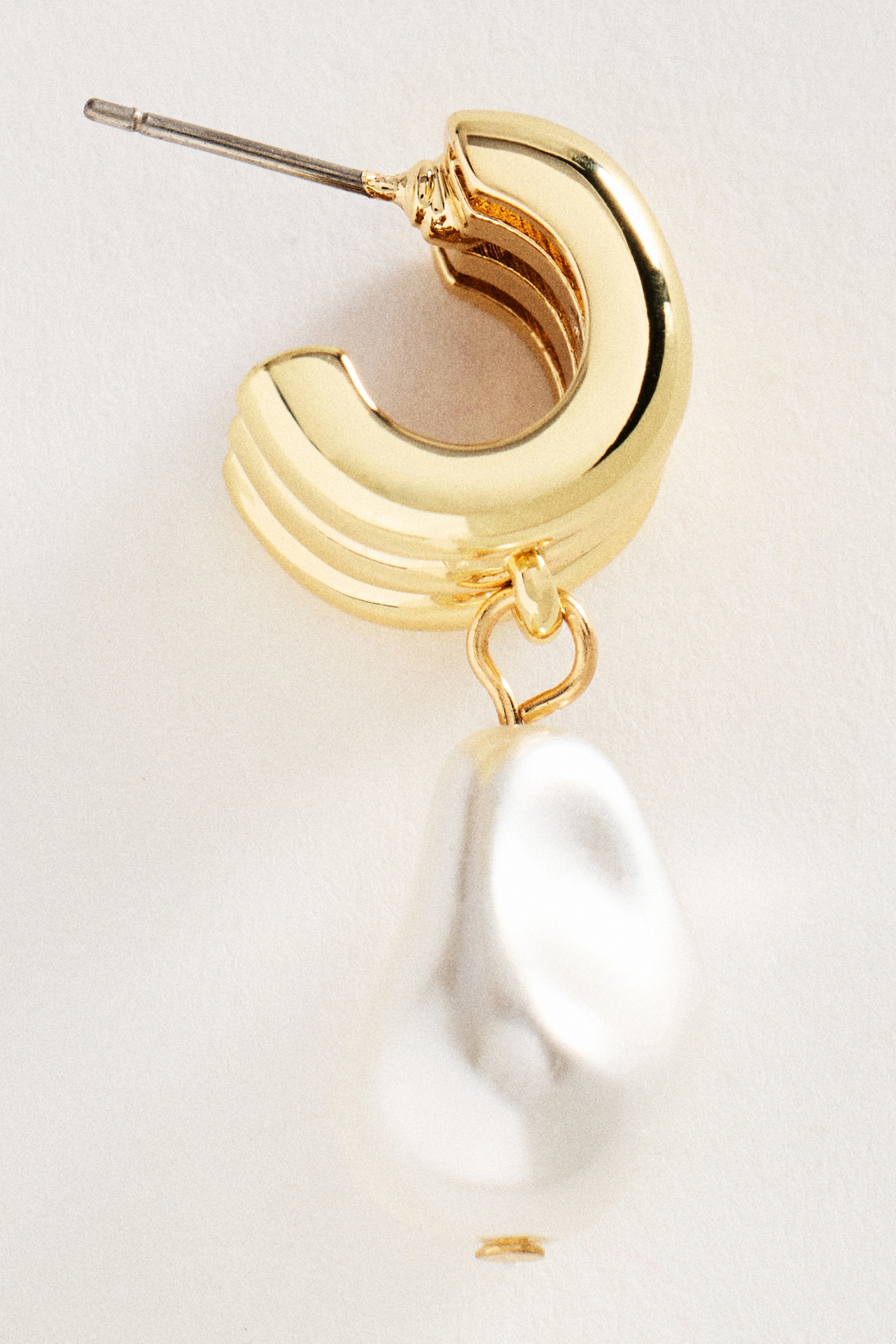 BaubleBar Teagan Ribbed Pearl Earrings