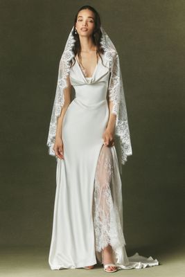 Watters Mantilla Lace Fingertip Veil
