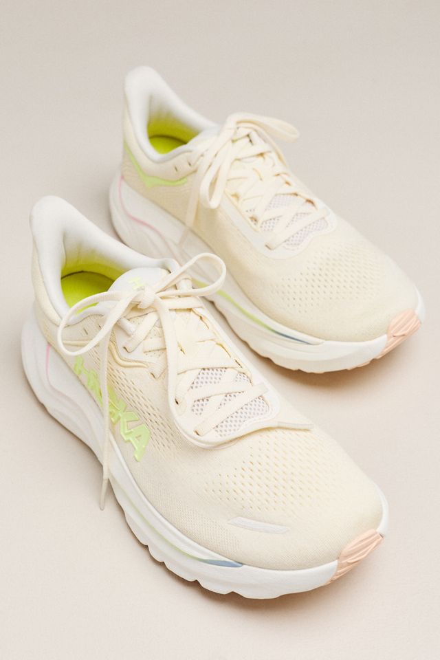 HOKA® Arahi 9 Sneakers #1