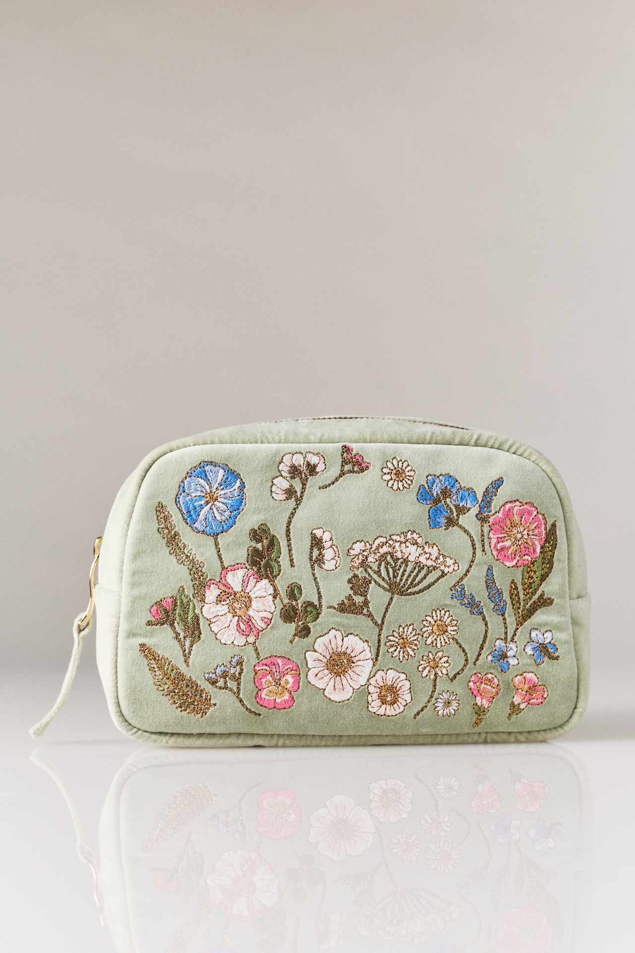 Elizabeth Scarlett Makeup Bag at Mall of America® in Bloomington, MN