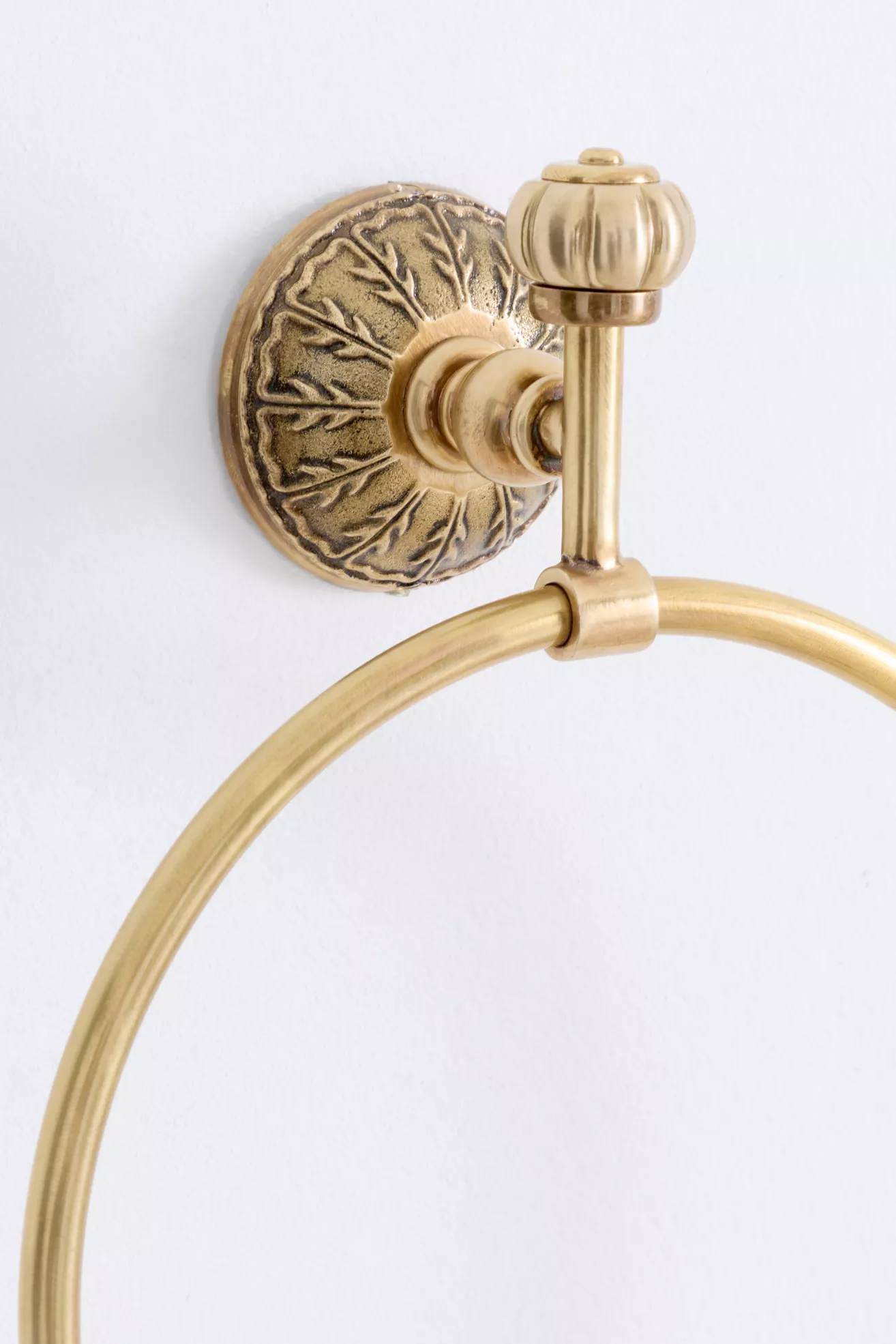 Eloise Brass Towel Ring - thumbnail 9
