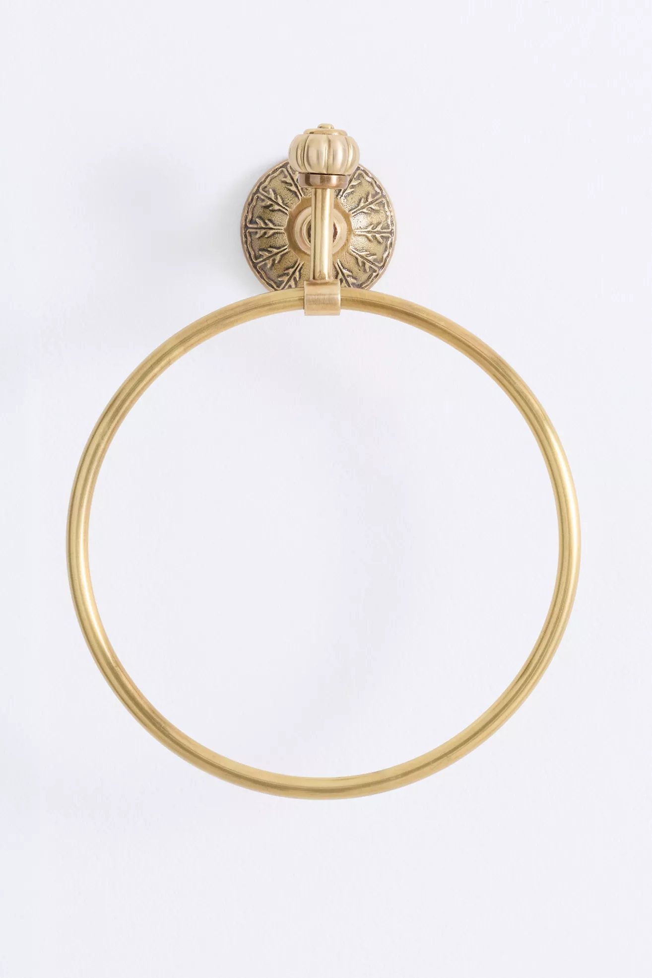 Eloise Brass Towel Ring - thumbnail 8