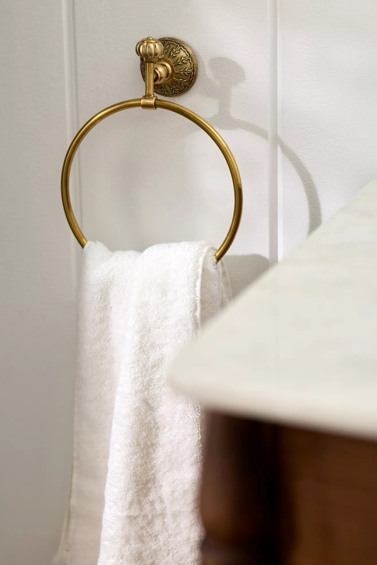 Eloise Brass Towel Ring - thumbnail 6
