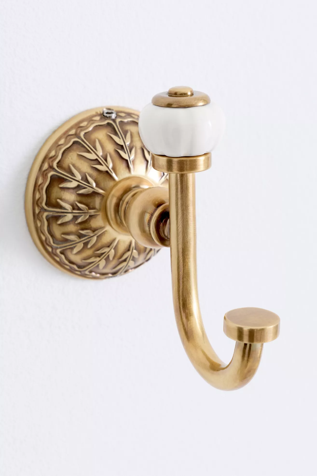 Eloise Brass Bath Hook - thumbnail 4