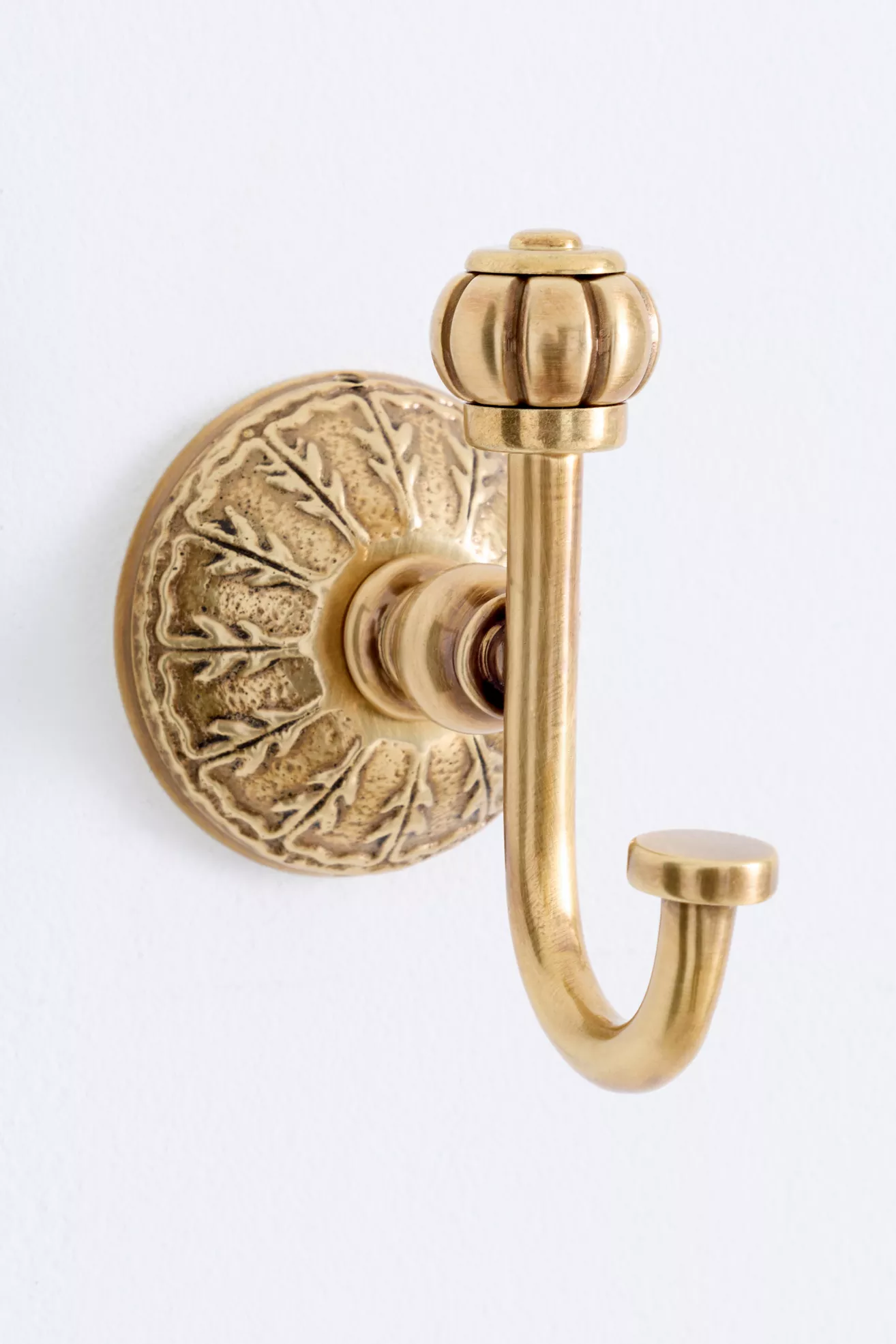 Eloise Brass Bath Hook - thumbnail 9