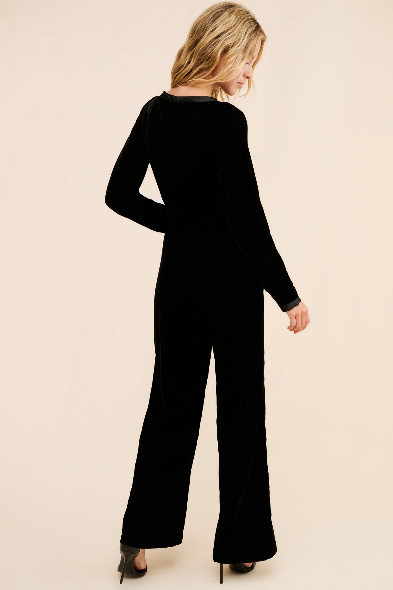 Samant Chauhan Long Sleeve Bow Detail Velvet Jumpsuit