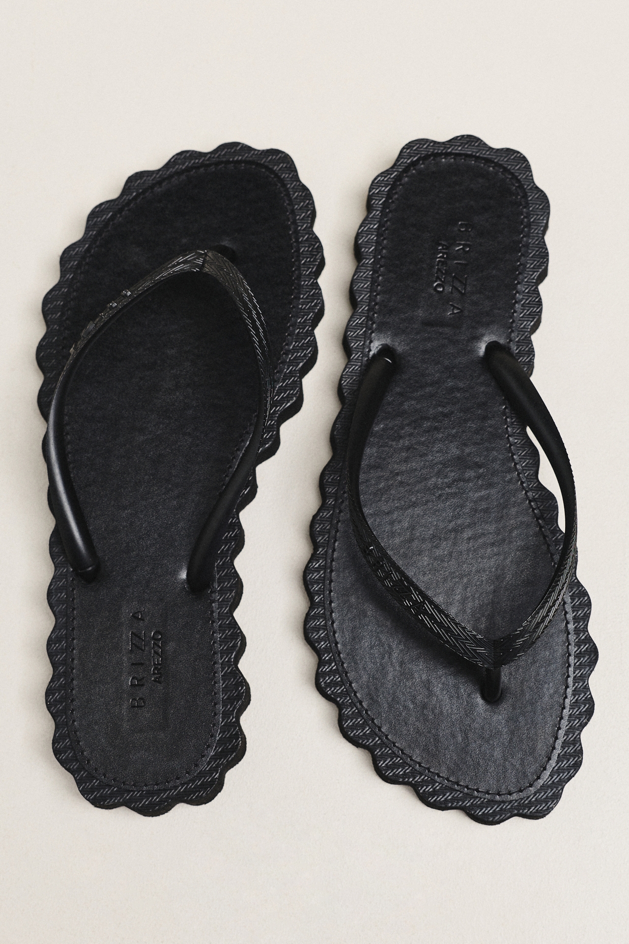 Brizza Arezzo Scalloped Flip-Flop Sandals