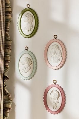 Athena Scalloped Cat Intaglio Gallery Wall Charm
