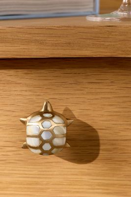 Mata Turtle Mother of Pearl Knob