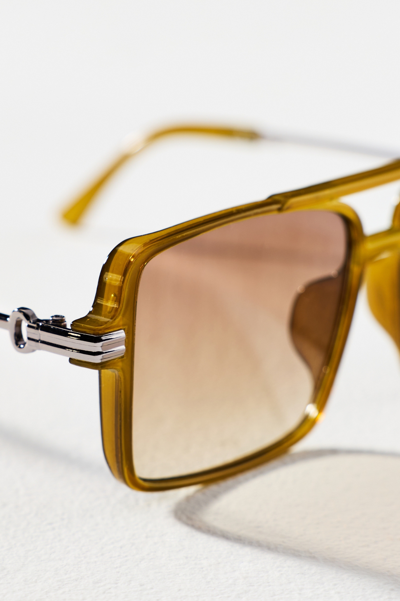 Anglo Oversized Yellow Aviator Sunglasses