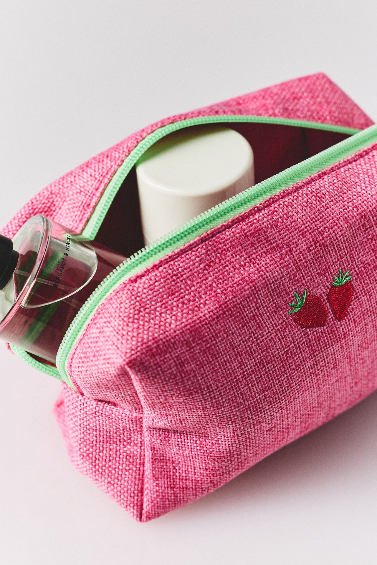 Picnic Collection Strawberry Loaf Pouch