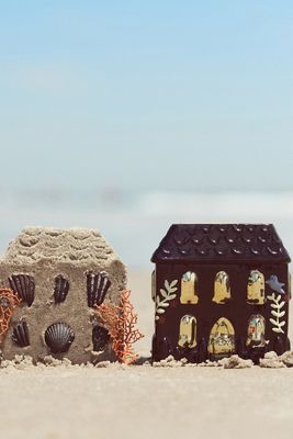 Haunted House Woody Honeycrisp & Pinecone Figural Glass Candle
