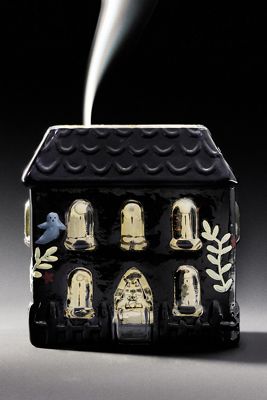 Haunted House Woody Honeycrisp & Pinecone Figural Glass Candle