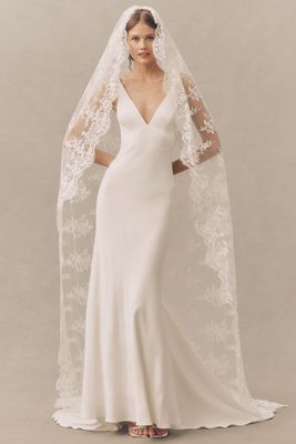 Hutch Lace Mantilla Cathedral Veil