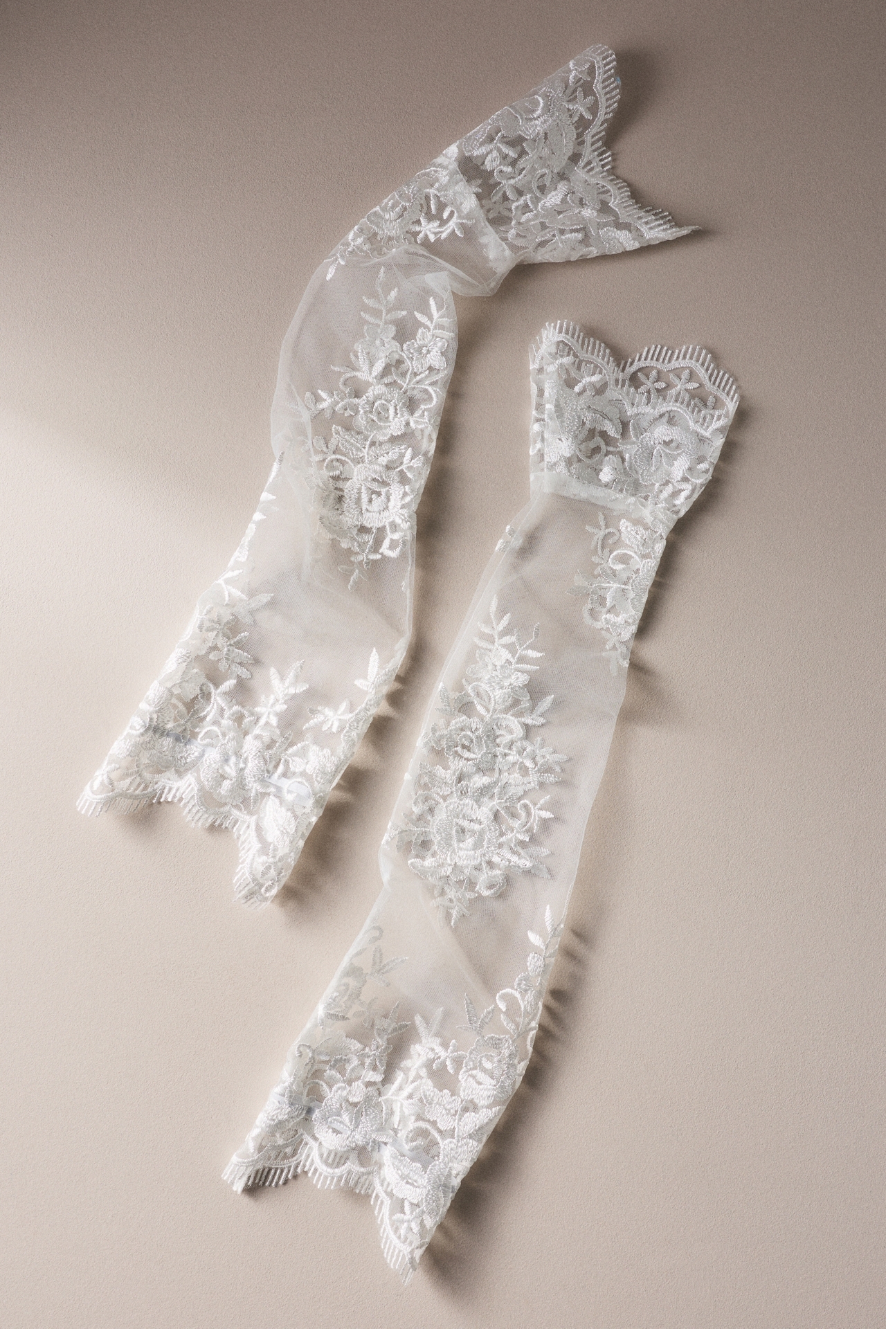 Hutch Fingerless Lace Gloves