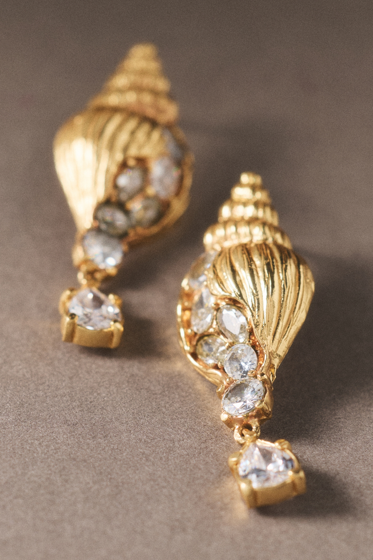 Oceanus Mercenaria Conch Shell Earrings