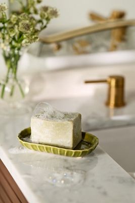 Reactive Ribbed Ceramic Soap Dish