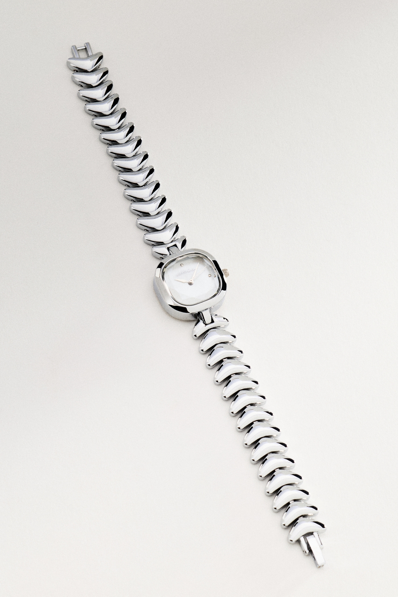 Ettika Metal Moderna Bracelet Watch