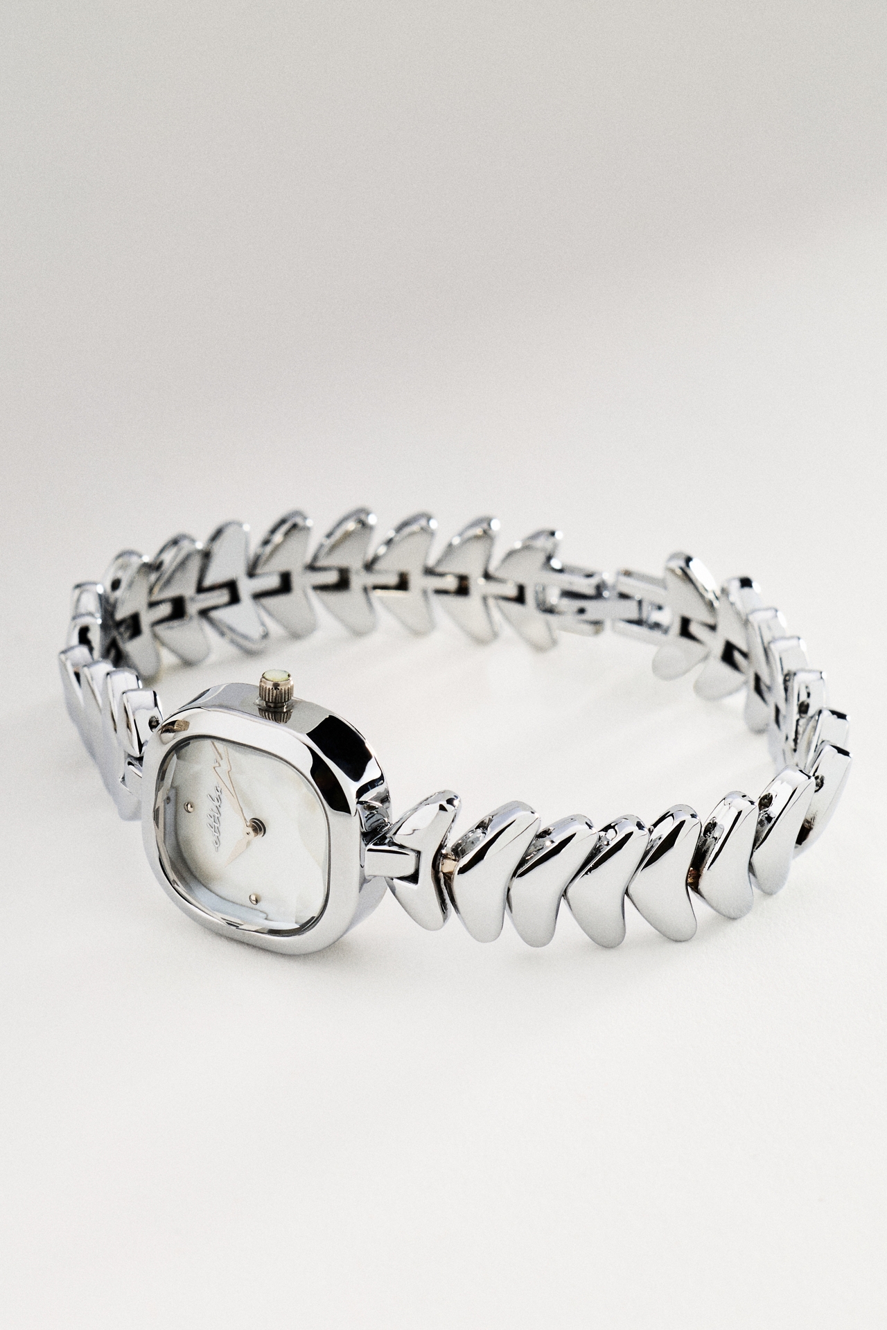 Ettika Metal Moderna Bracelet Watch