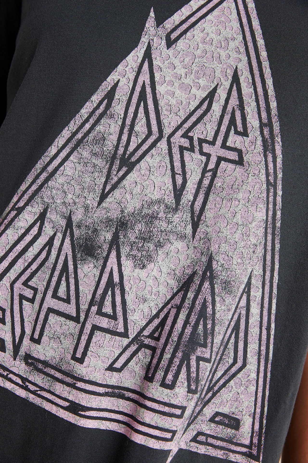 Letluv Def Leppard Graphic Tee