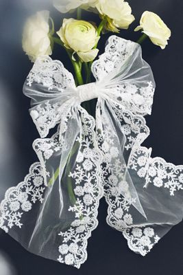 Bridal Hair Accessories | Anthropologie display picture 1