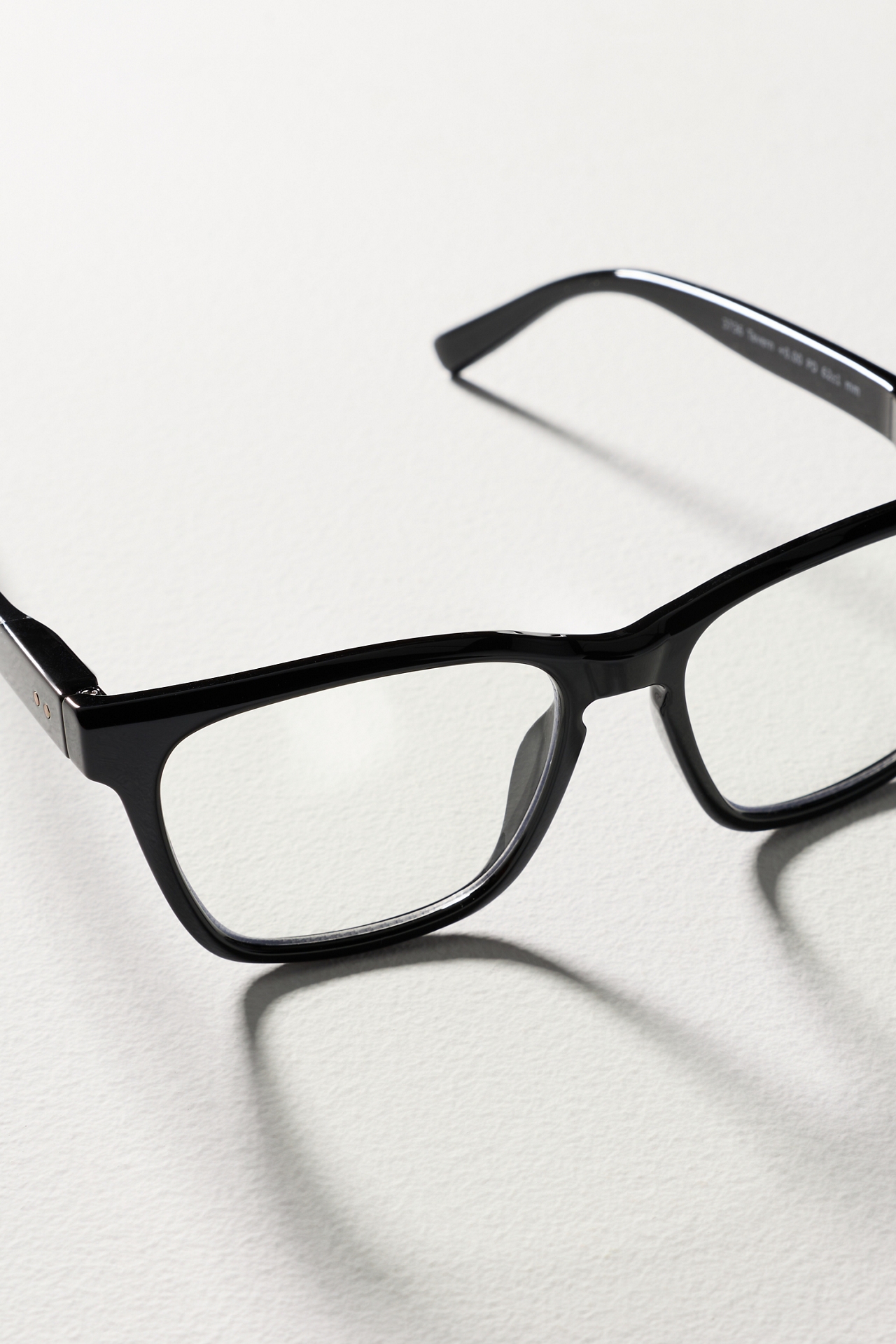 Peepers Tavern Square Readers