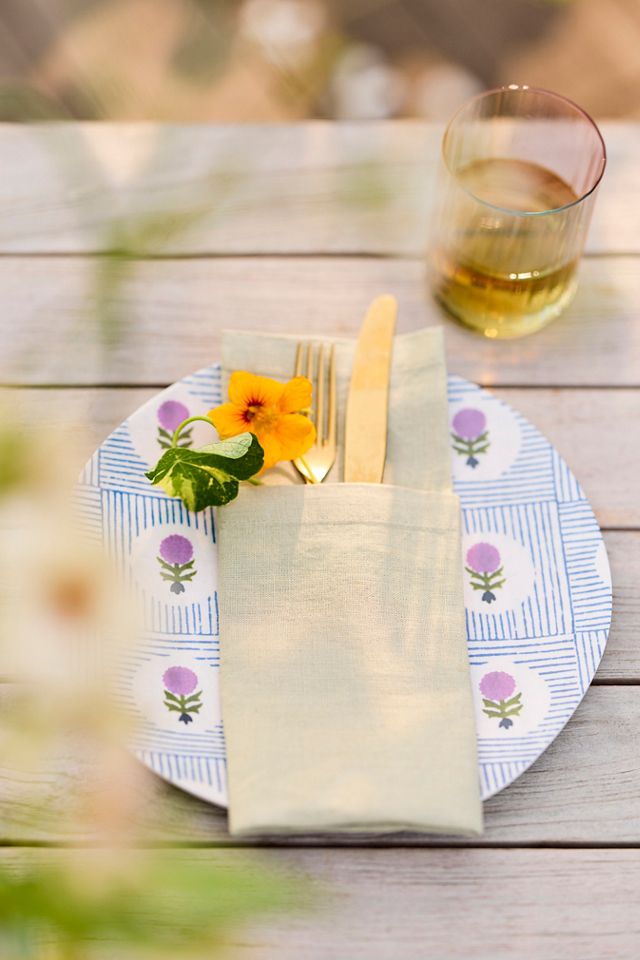 N3692   プレーンレースシェルディッシュ Blossom Melamine Dinner Plates, Set of 4 | Terrain