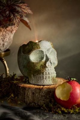 Mossy Skull Candle, Crackling Fireside