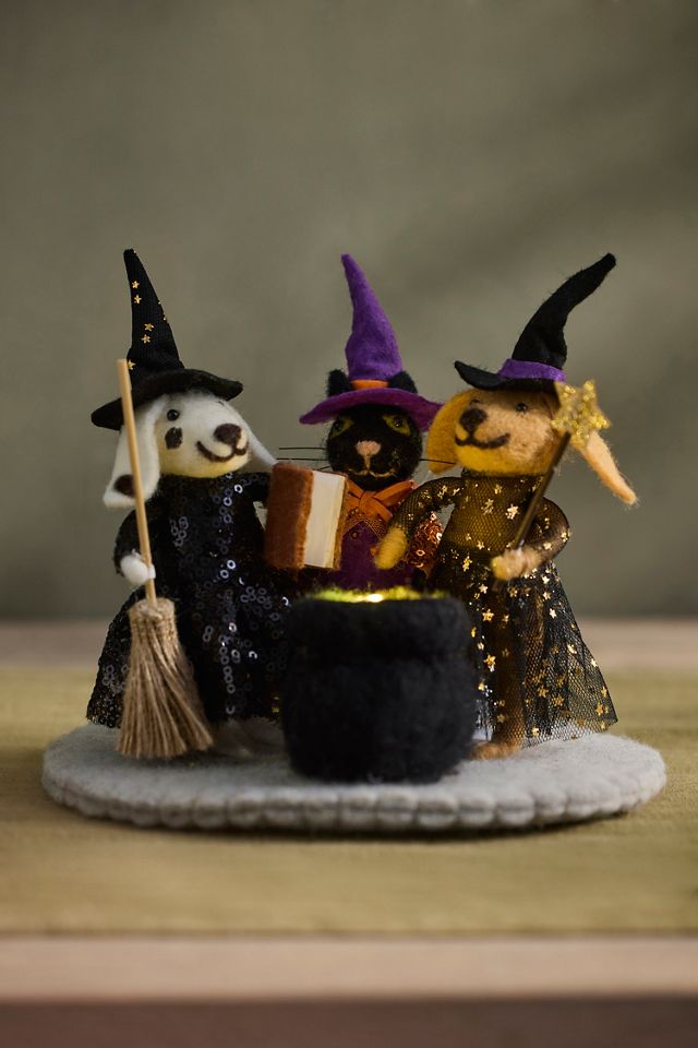 Cauldron Witches Illuminated Felt Critter Scene #2