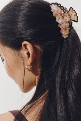 Textured Scalloped Claw Clip