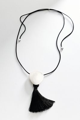 Collar con Colgante de Borla de Metal