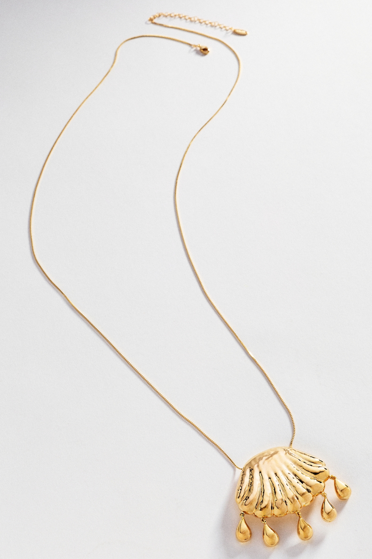 Metal Shell Pendant Necklace