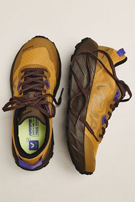 Veja Harpie Trail Performance Sneakers