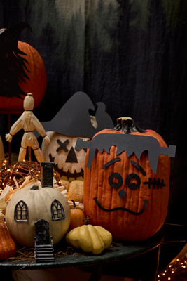 Terrain Monster Pumpkin Stake Set