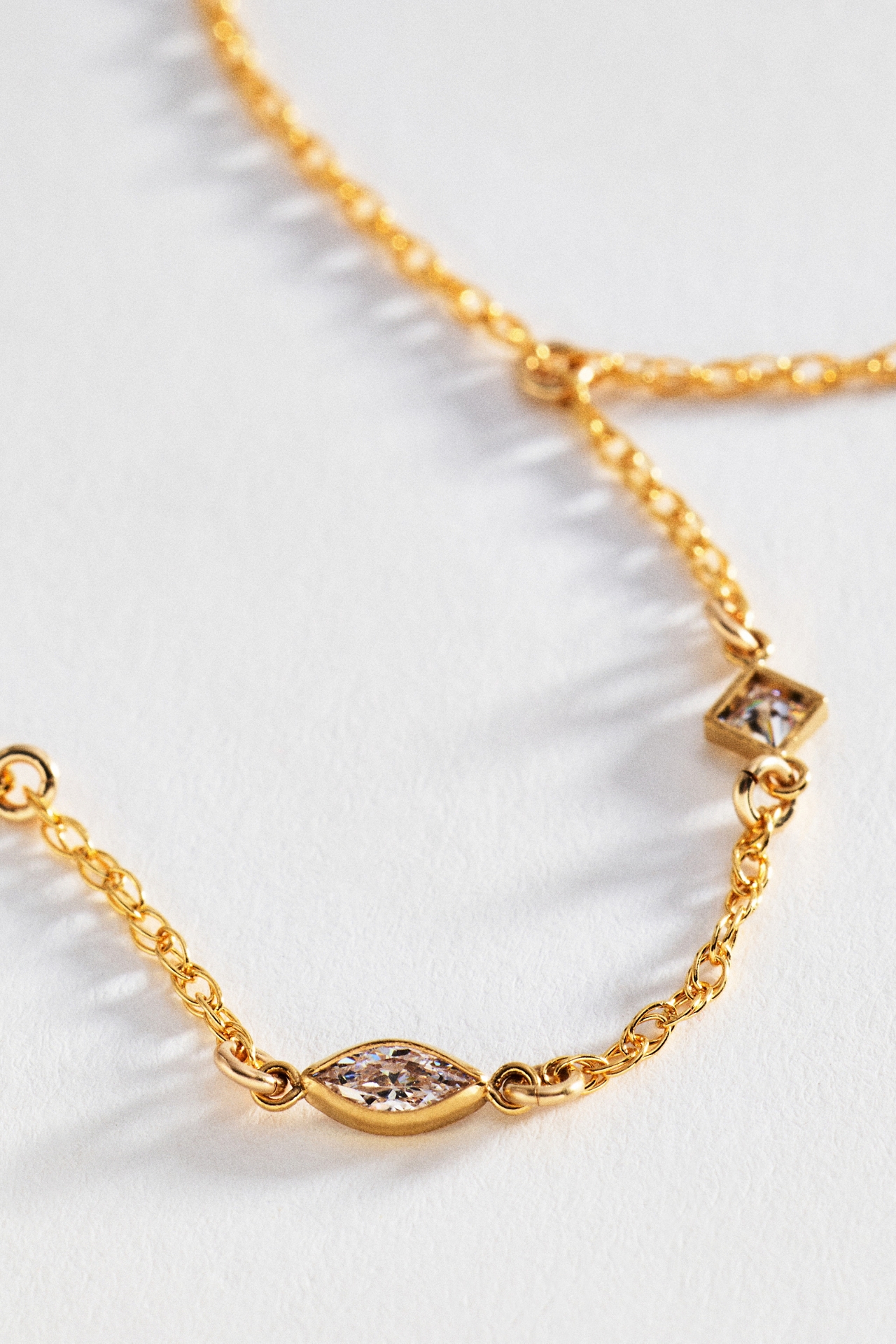 Set & Stones Tavi Hand Chain