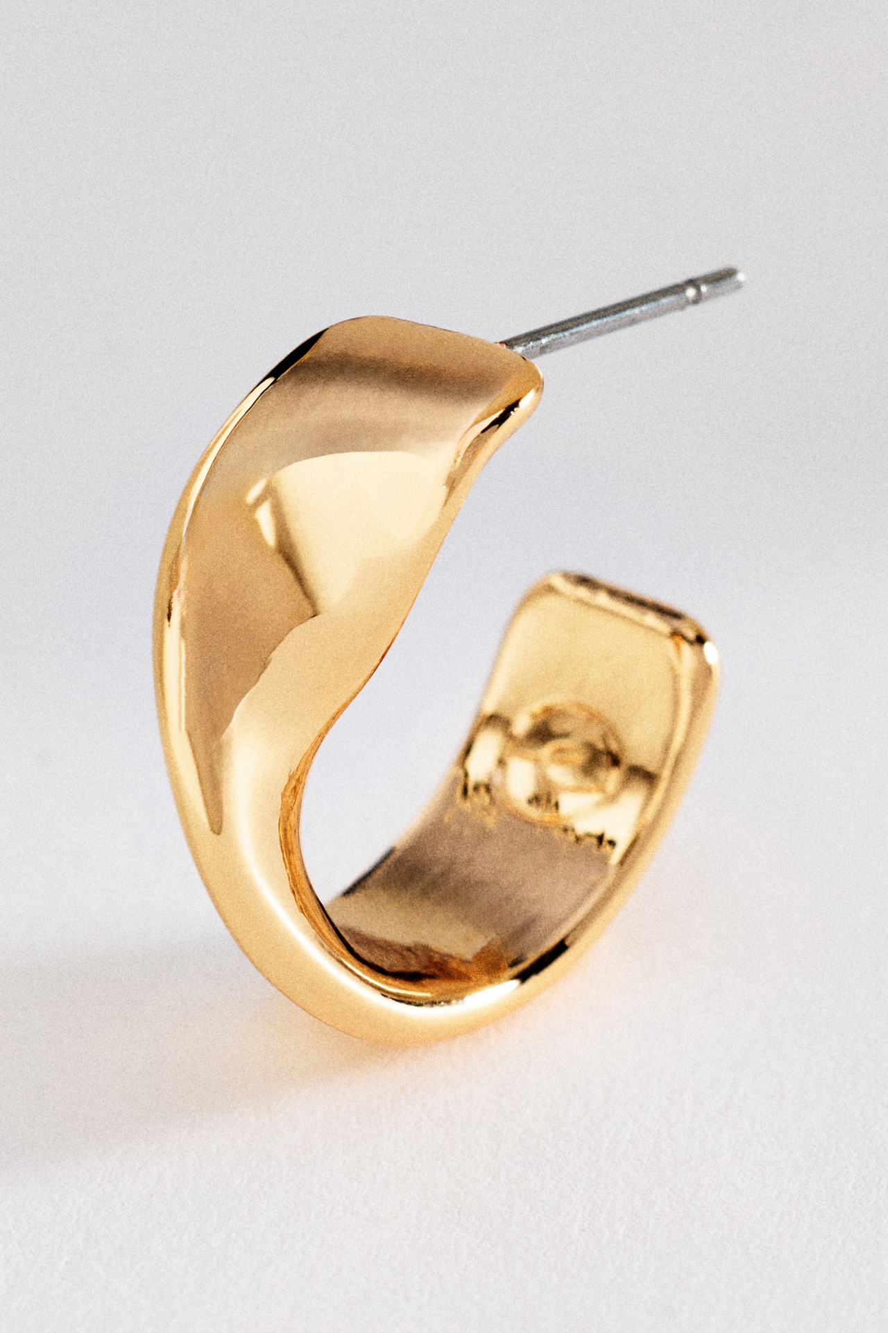 Ettika Heirloom Twist Small Hoop Earrings