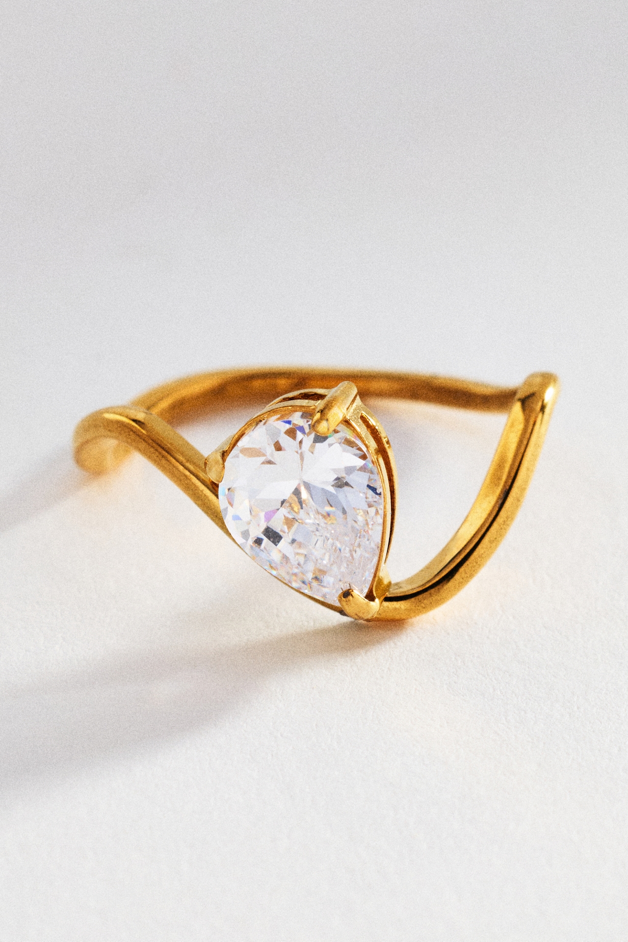 Solitaire Gemstone Water-Resistant Squiggle Ring