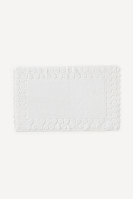 Gewebte Badematte aus Baumwolle mit floralem Lochstickerei-Muster