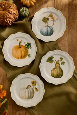 Heirloom Pumpkin Scalloped Stoneware Plate