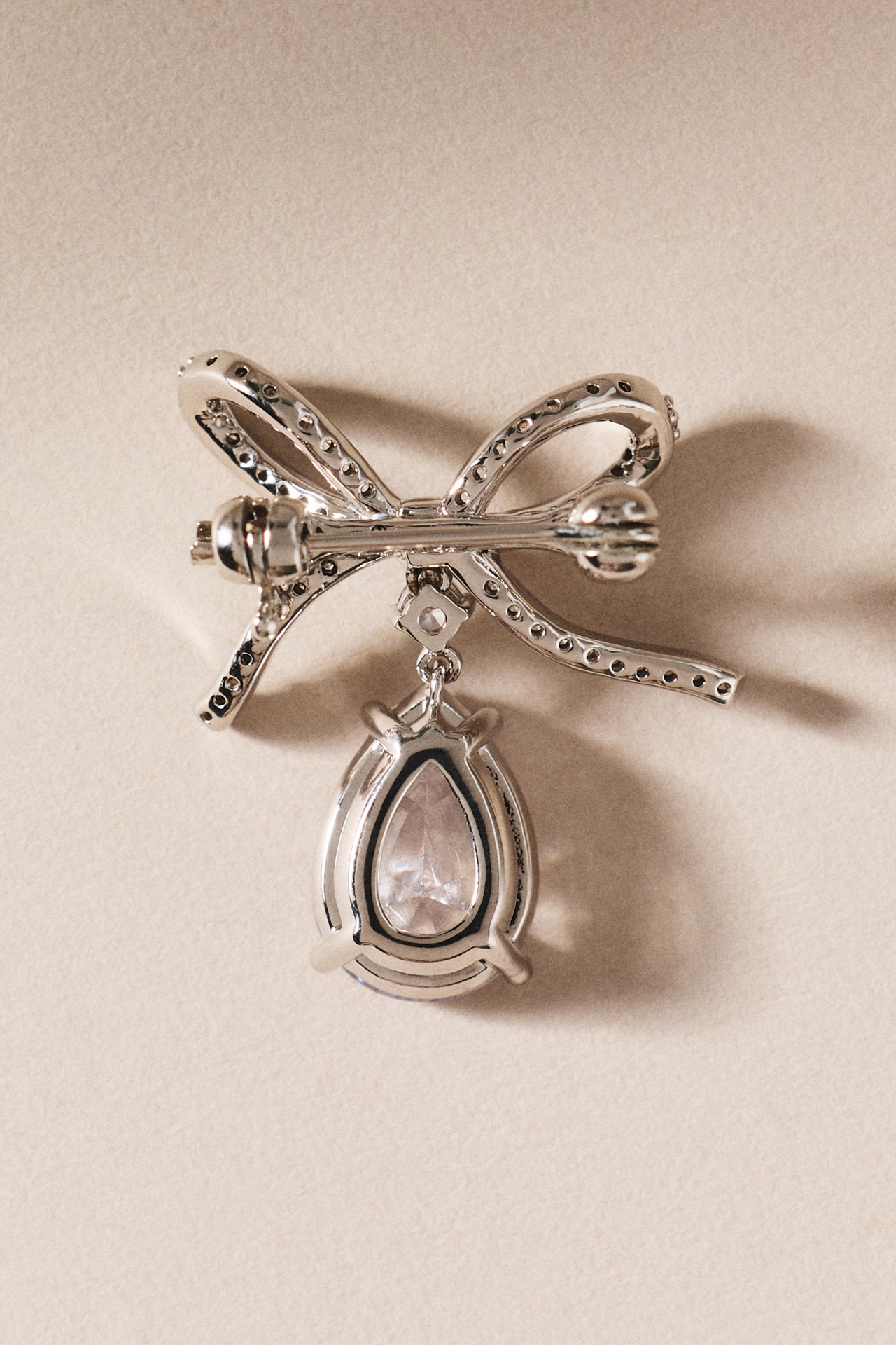 Nadri Ceremony Bow Lapel Pin