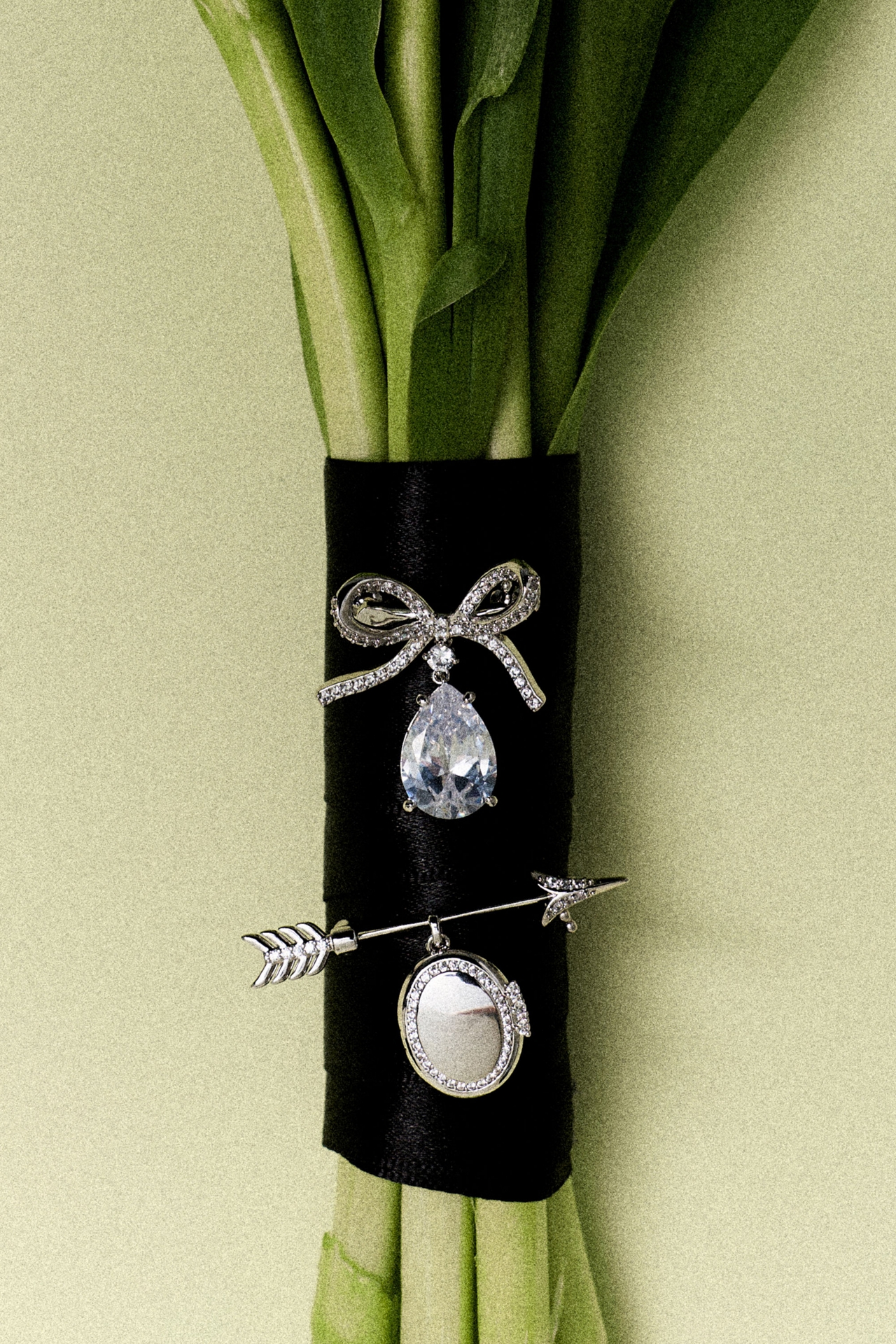Nadri Ceremony Lock Arrow Pin