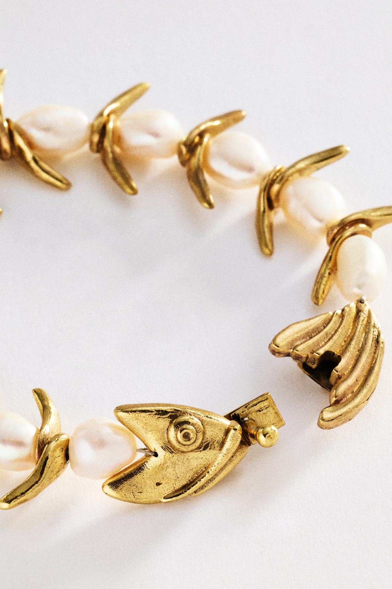 ALEMAIS Calypso Pearl Fish Bracelet